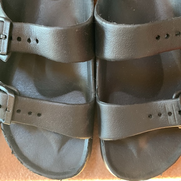 Black Beach Locker Room Sandals Lot Size 7 - Picture 3 of 11